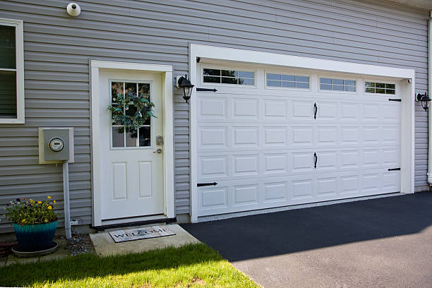 24/7 Emergency Garage Door Panel Replacement experts in Niagara Falls, NY